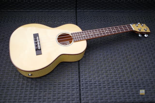 Clearwater UCW7MT Tenor Ukulele - REVIEW