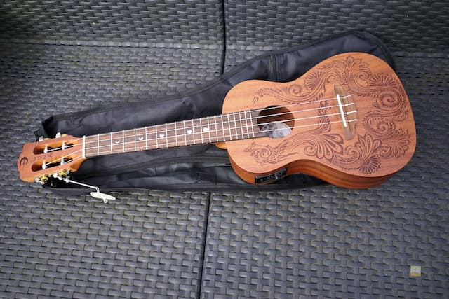 Luna Uke Henna Dragon Concert Ukulele - REVIEW